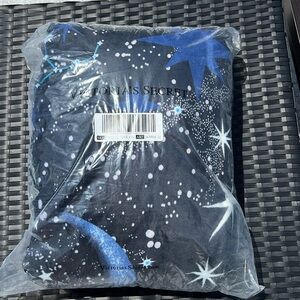 Victoria’s Secret blanket / throw